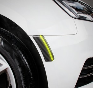 Miếng chống va đập carbon cao cấp có viền phản quang dán lông mày xe ô tô ms-285