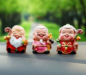 http://thegioidochoioto.vn/upload/images/sanpham/nuoc-hoa-o-to/bo-tuong-ong-ba-giau-co/bo-tuong-ong-ba-giau-co-1-sm.jpg