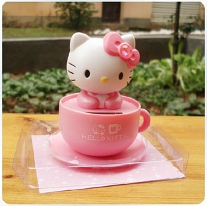 http://thegioidochoioto.vn/upload/images/sanpham/nuoc-hoa-o-to/meo-hello-kitty-nang-luong-mat-troi/meo-hello-kitty-nang-luong-mat-troi-5-sm.jpg
