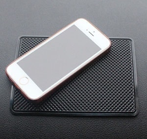 Miếng dán điện thoại, để đồ chống trượt trên ô tô (mẫu 15cm x 11cm )