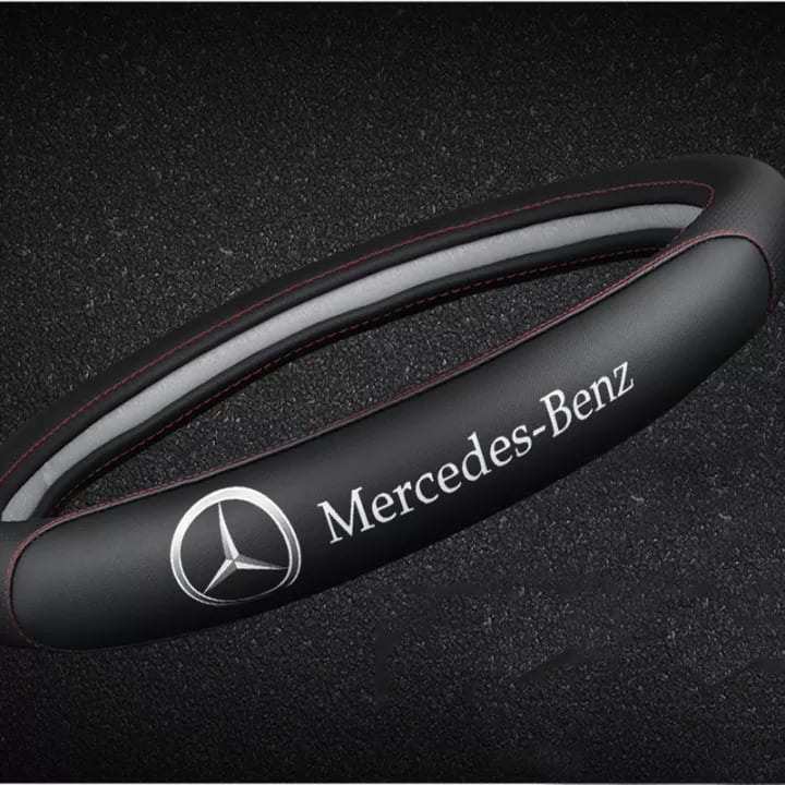 Bọc vô lăng ô tô Mercedes có hình logo trên vô lăng