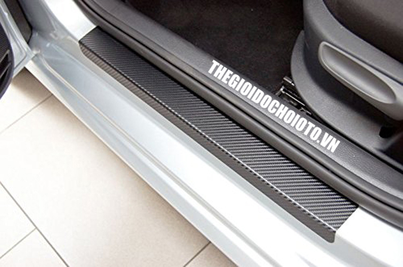 Bộ 4 dải carbon dán bậc cửa ô tô, trang trí chống xước cho xe