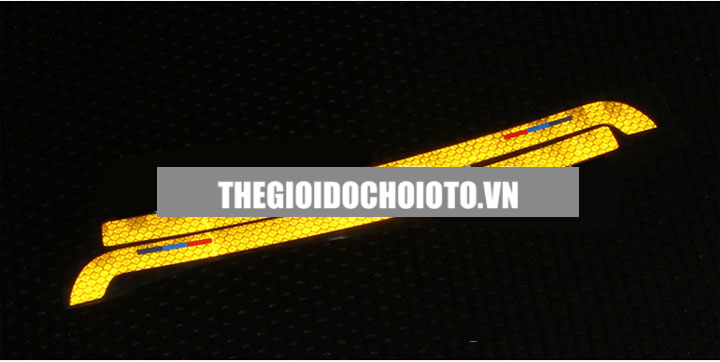 Decal tem dải màu phản quang dán gương ô tô (mẫu 3)