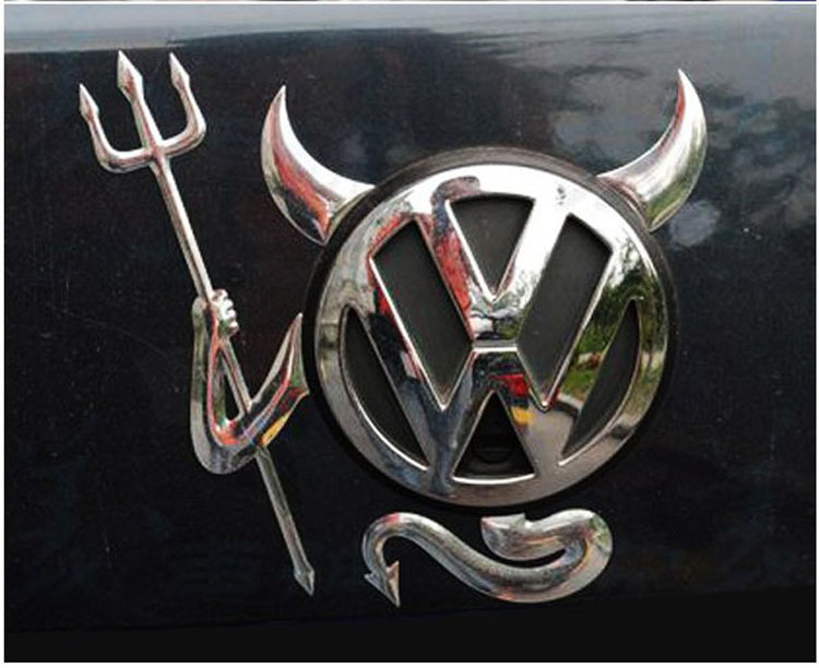 Decal tem quỷ nhỏ đinh ba dán trang trí logo ô tô