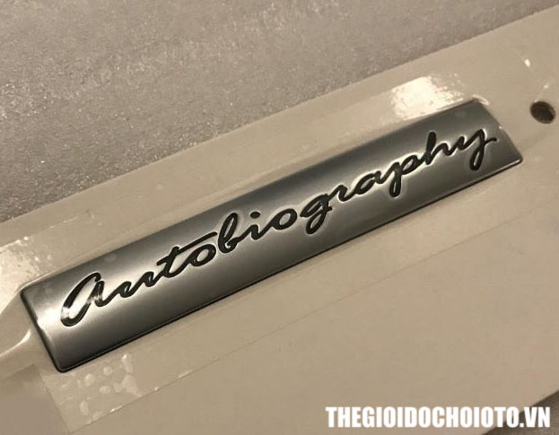 Logo chữ Autobiography dán trang trí xe ô tô