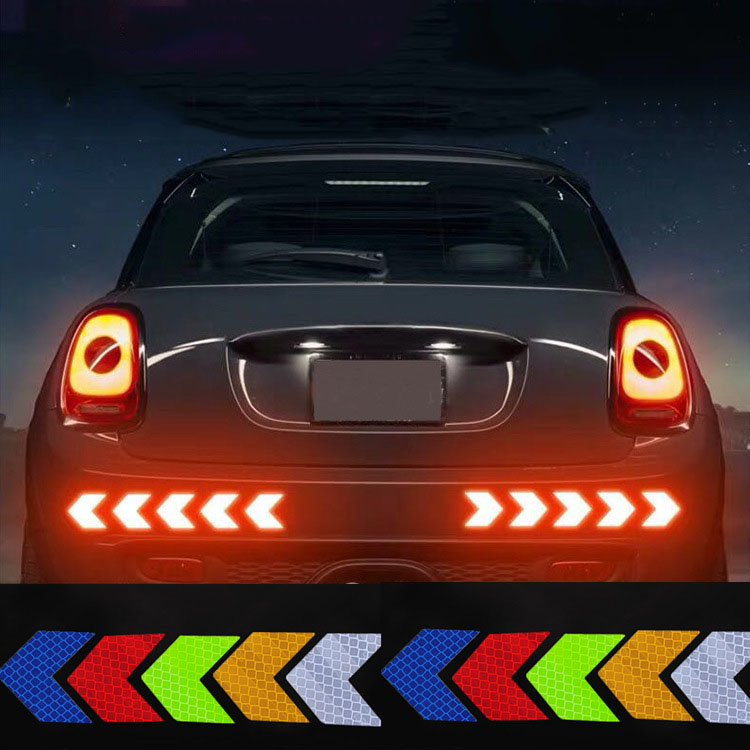 Miếng tem decal phản quang mũi tên dán xe ô tô