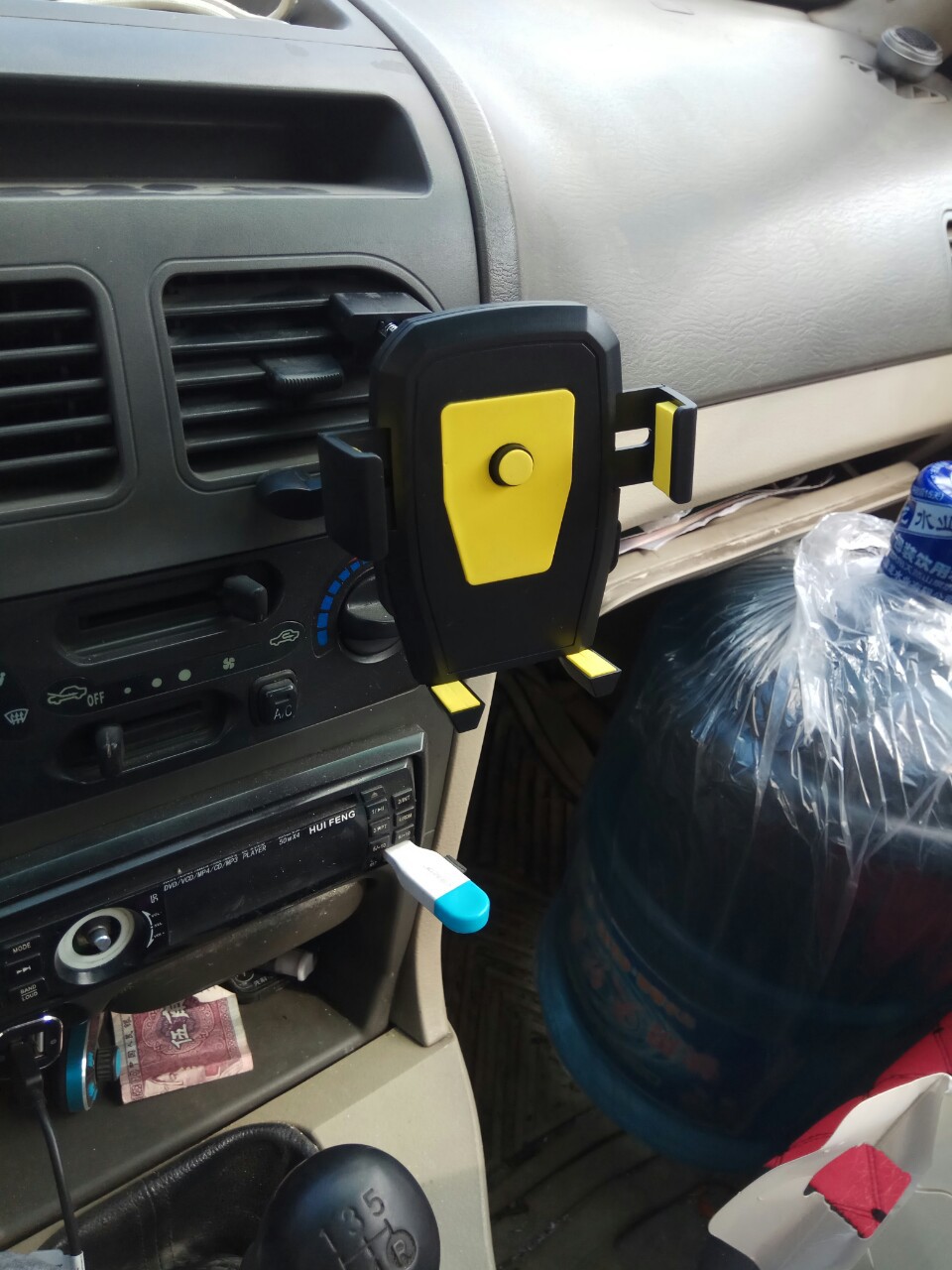 Giá đỡ điện thoại trên ô tô gắn cửa gió điều hòa (mẫu 92)