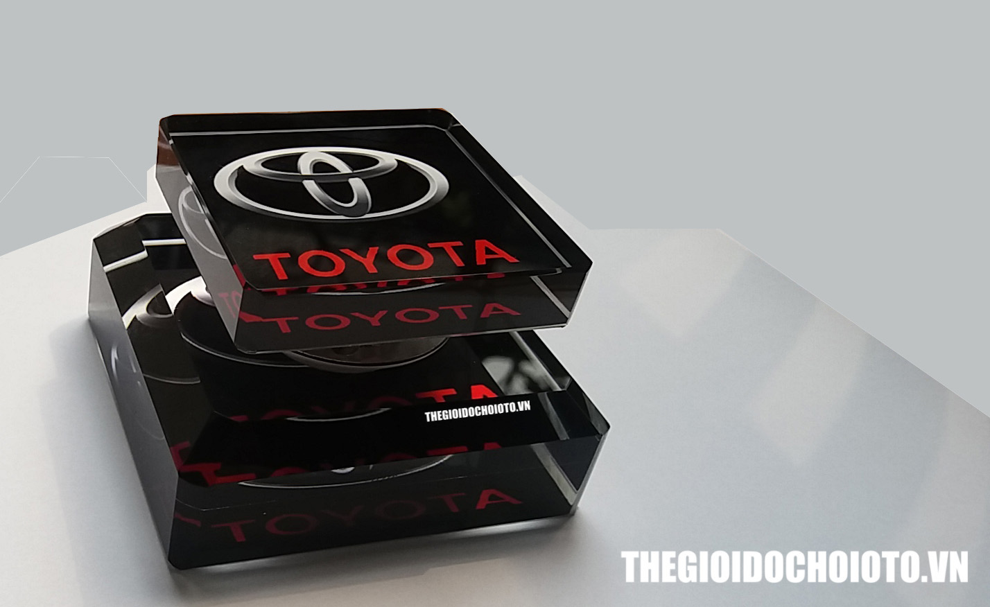 Nước hoa ô tô logo Toyota