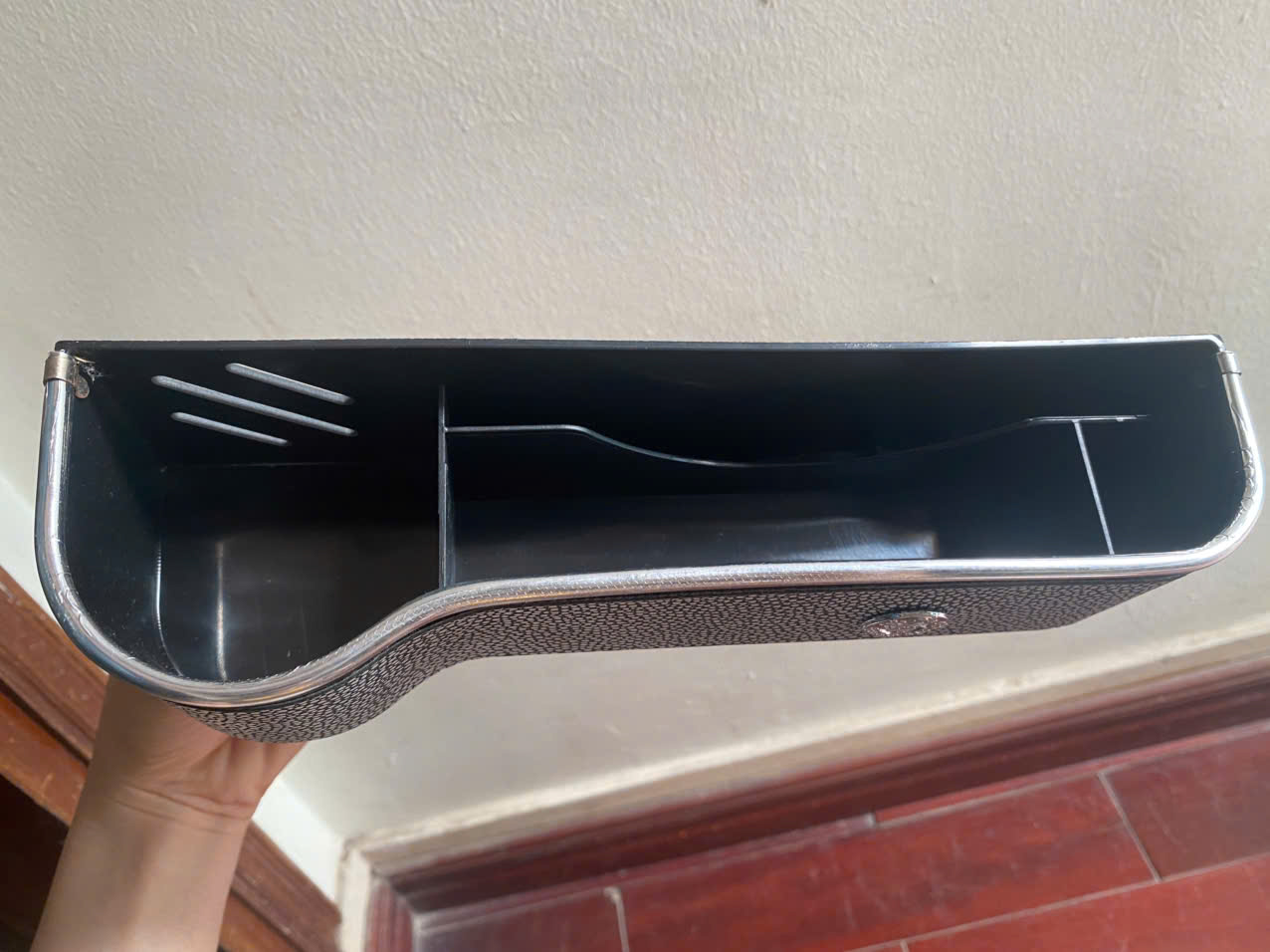 khay đựng đồ khe ghế ô tô ( mẫu 11c )